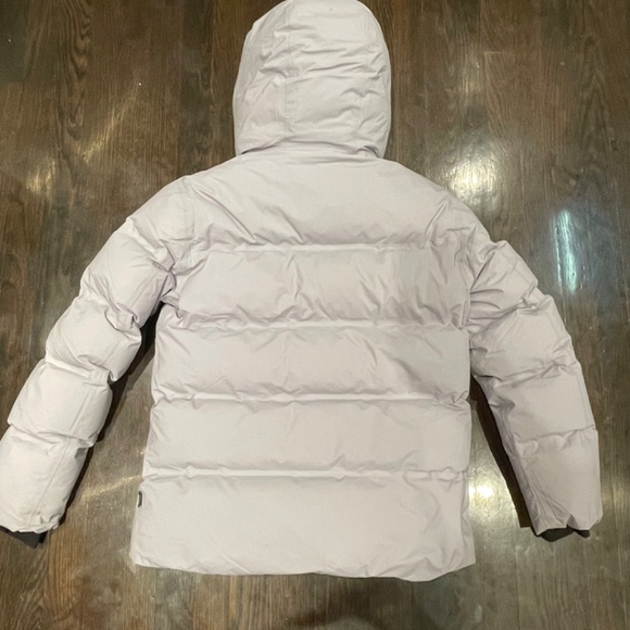 Aritzia waterproof Superpuff - Picture 2 of 9